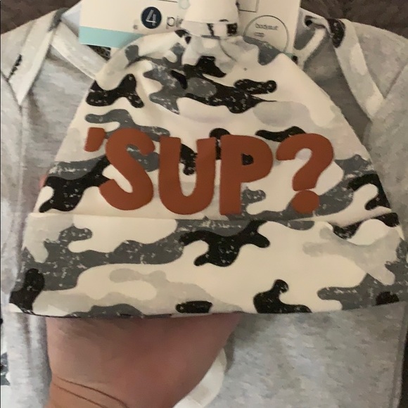 Four piece baby outfit - Picture 2 of 3